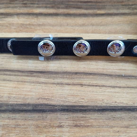 Michael Kors Belt Bag/Fanny Pack w/Silver Detail & Beautiful Gold Lining, EUC - Picture 2 of 5